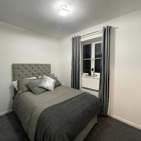 Cardiff Bay Apartment With Parking Bagian luar foto