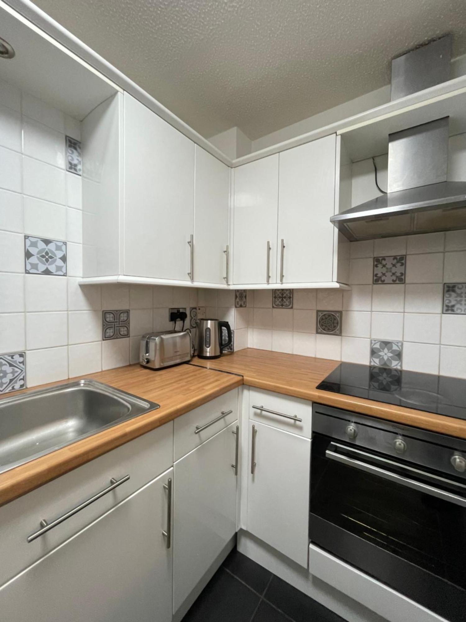 Cardiff Bay Apartment With Parking Bagian luar foto
