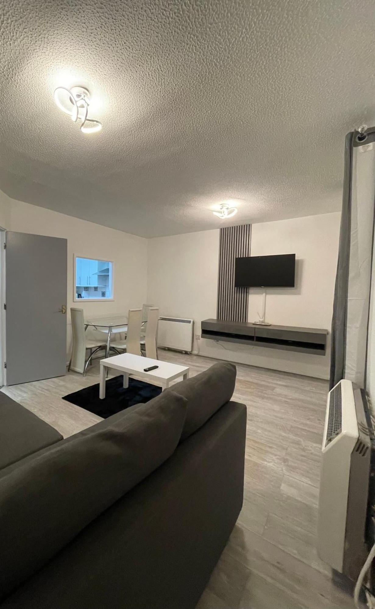 Cardiff Bay Apartment With Parking Bagian luar foto