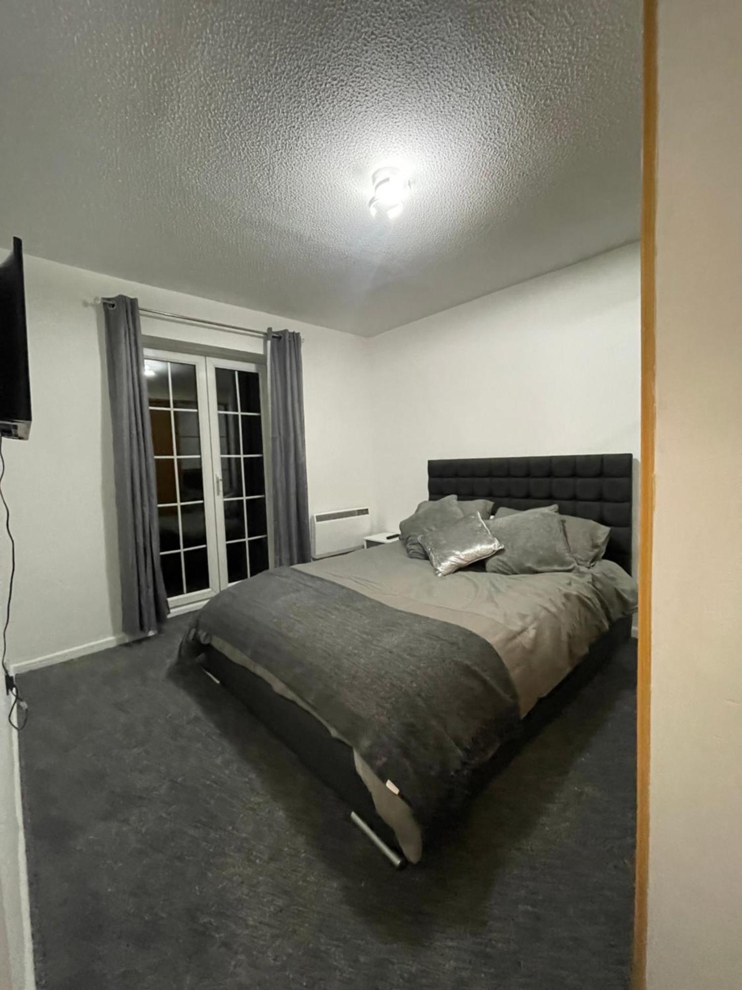 Cardiff Bay Apartment With Parking Bagian luar foto
