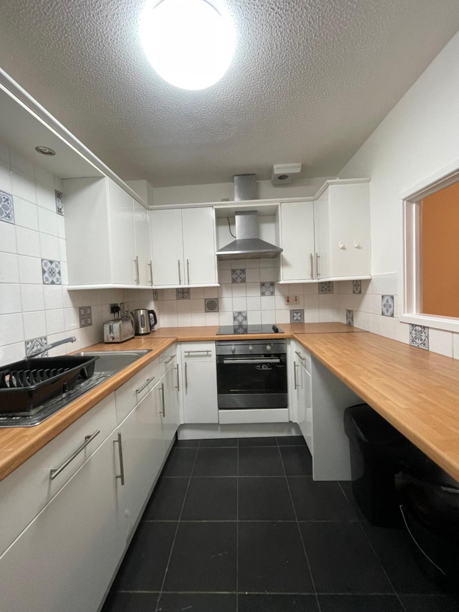 Cardiff Bay Apartment With Parking Bagian luar foto
